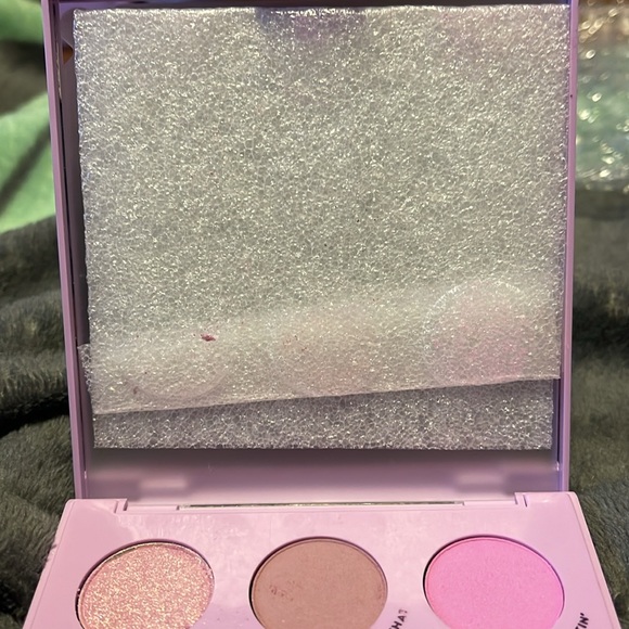 Lilac you a lot colourpop eyeshadow palette - Picture 5 of 5